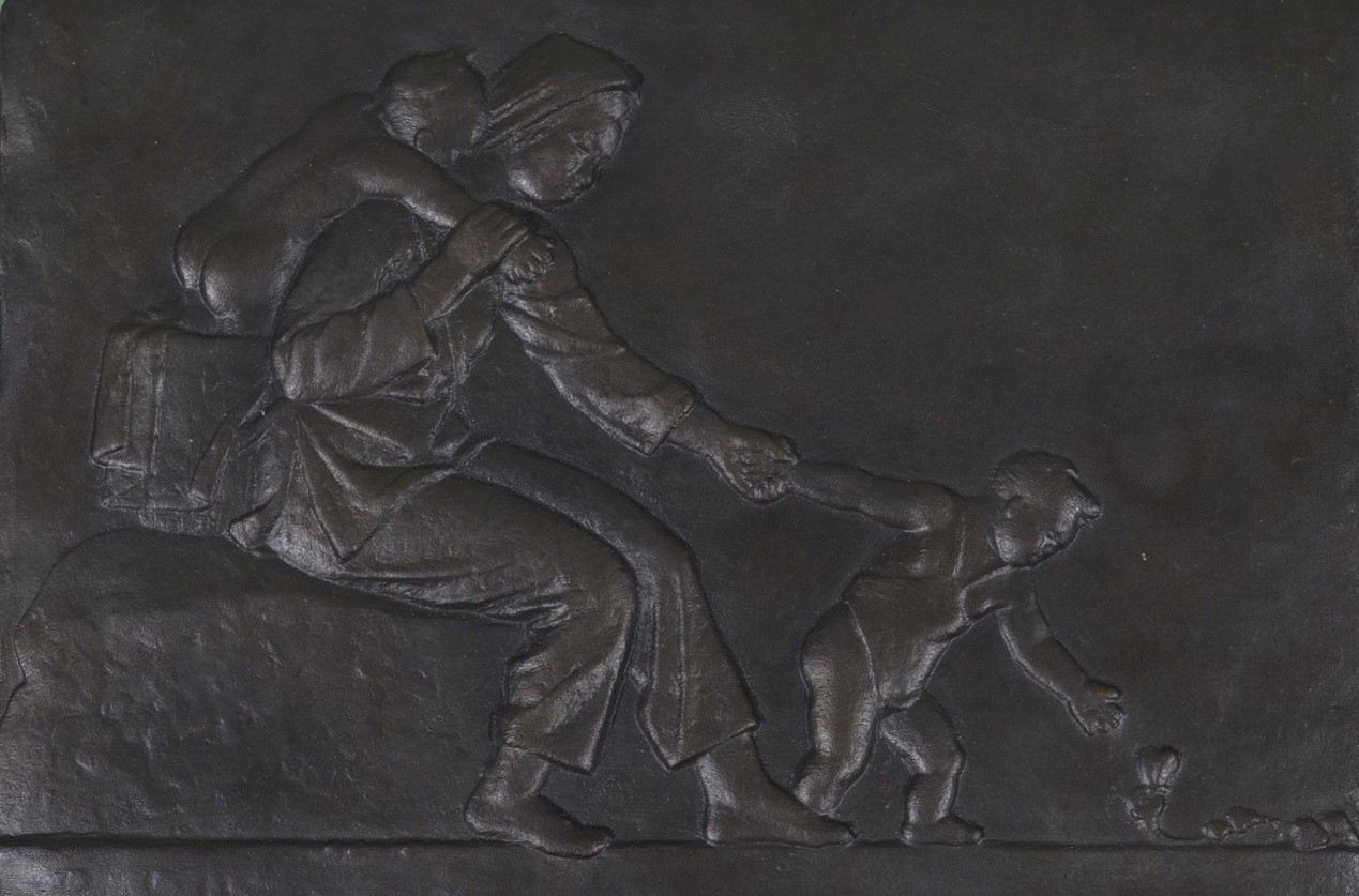 <h2>母与子</h2><p>作者：刘开渠</p><p>创作年代：1946年</p><p>规格：16.2cm×23.5cm×1.7cm</p><p>品类：雕塑</p>